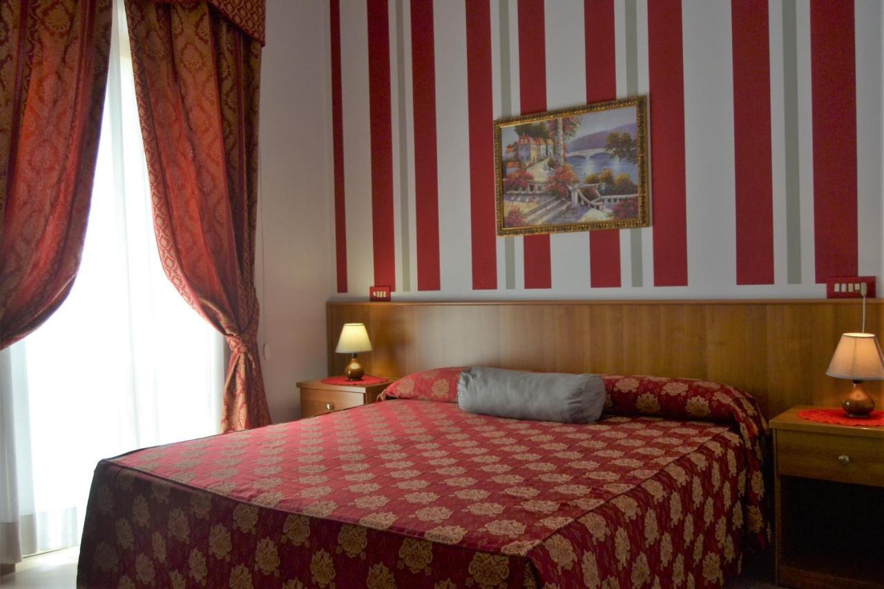 Hotel Facioni ポメツィア エクステリア 写真