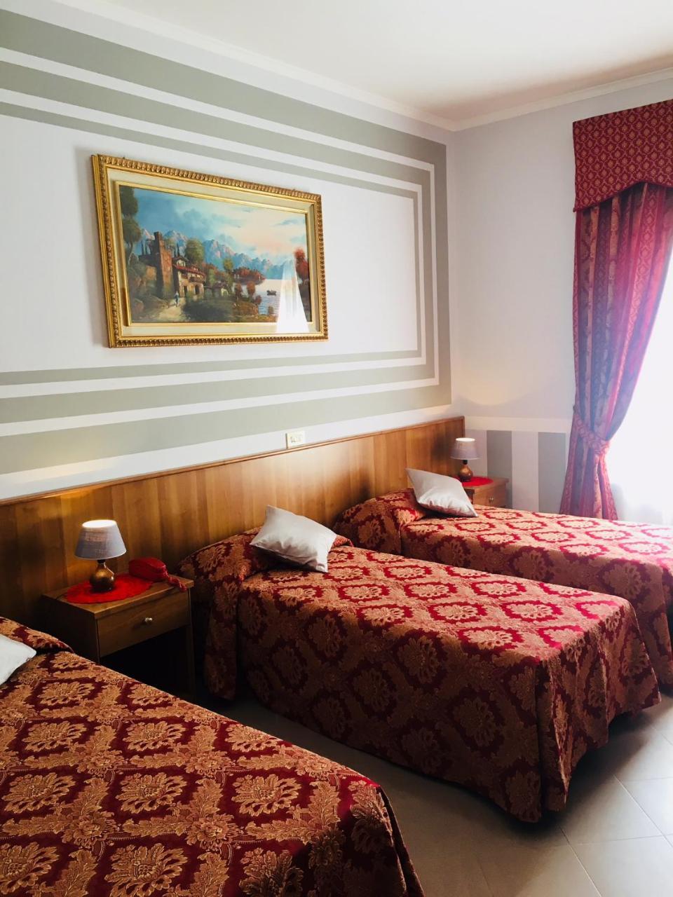 Hotel Facioni ポメツィア エクステリア 写真